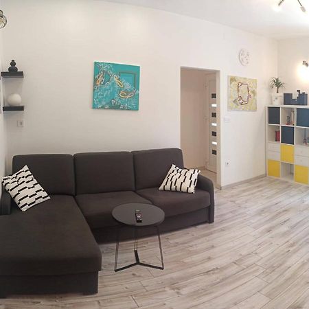 Apartamento Novoureden Komforni Stan Od 90 M2 S Dvoristem Šibenik Exterior foto