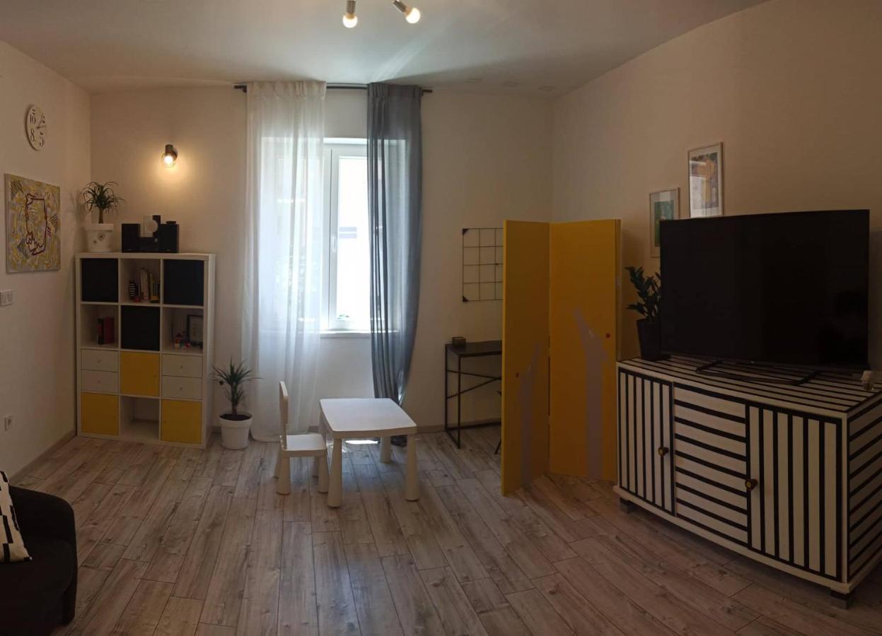 Apartamento Novoureden Komforni Stan Od 90 M2 S Dvoristem Šibenik Exterior foto