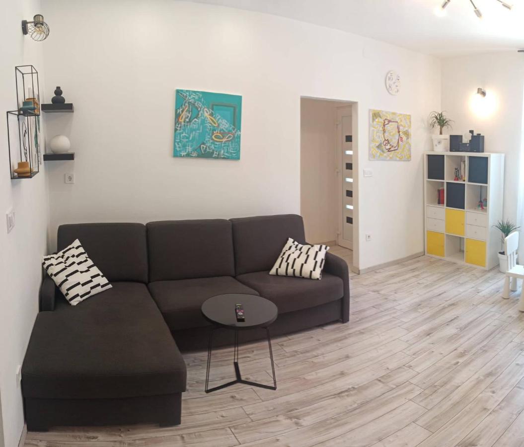 Apartamento Novoureden Komforni Stan Od 90 M2 S Dvoristem Šibenik Exterior foto