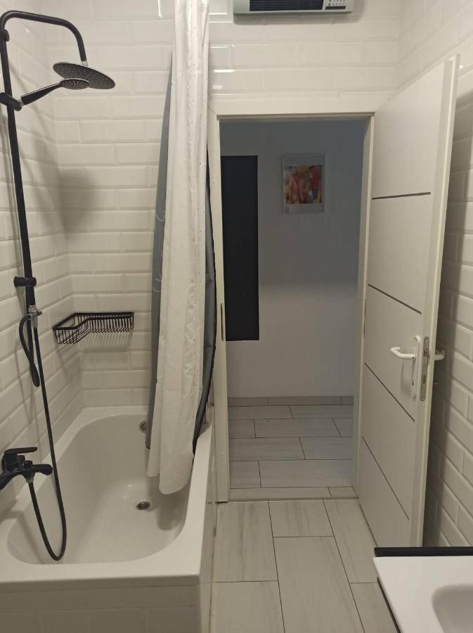 Apartamento Novoureden Komforni Stan Od 90 M2 S Dvoristem Šibenik Exterior foto