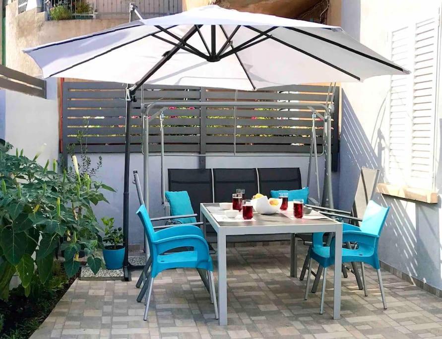 Apartamento Novoureden Komforni Stan Od 90 M2 S Dvoristem Šibenik Habitación foto